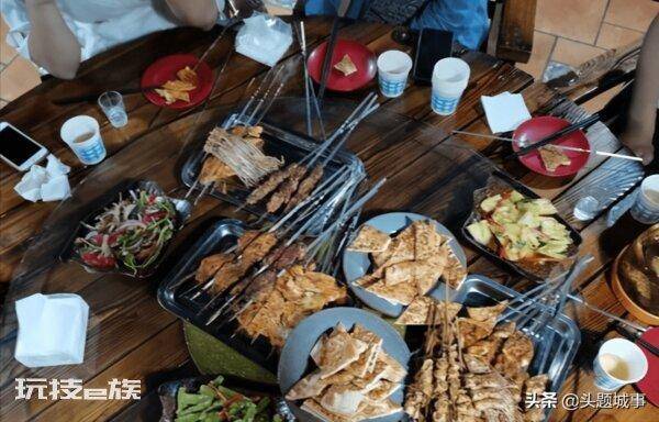 乌鲁木齐美食街最有名(乌鲁木齐受欢迎又繁华的小吃一条街)-图片3